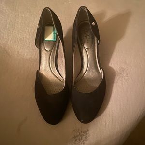 Black dress shoe